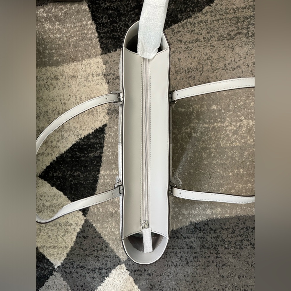 Michael Kors purse - Picture 4 of 6